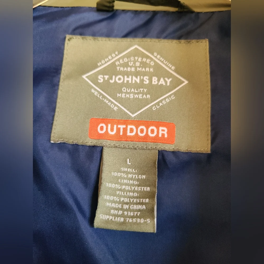 St John's Bay Men's Green Vest - Picture 2 of 7